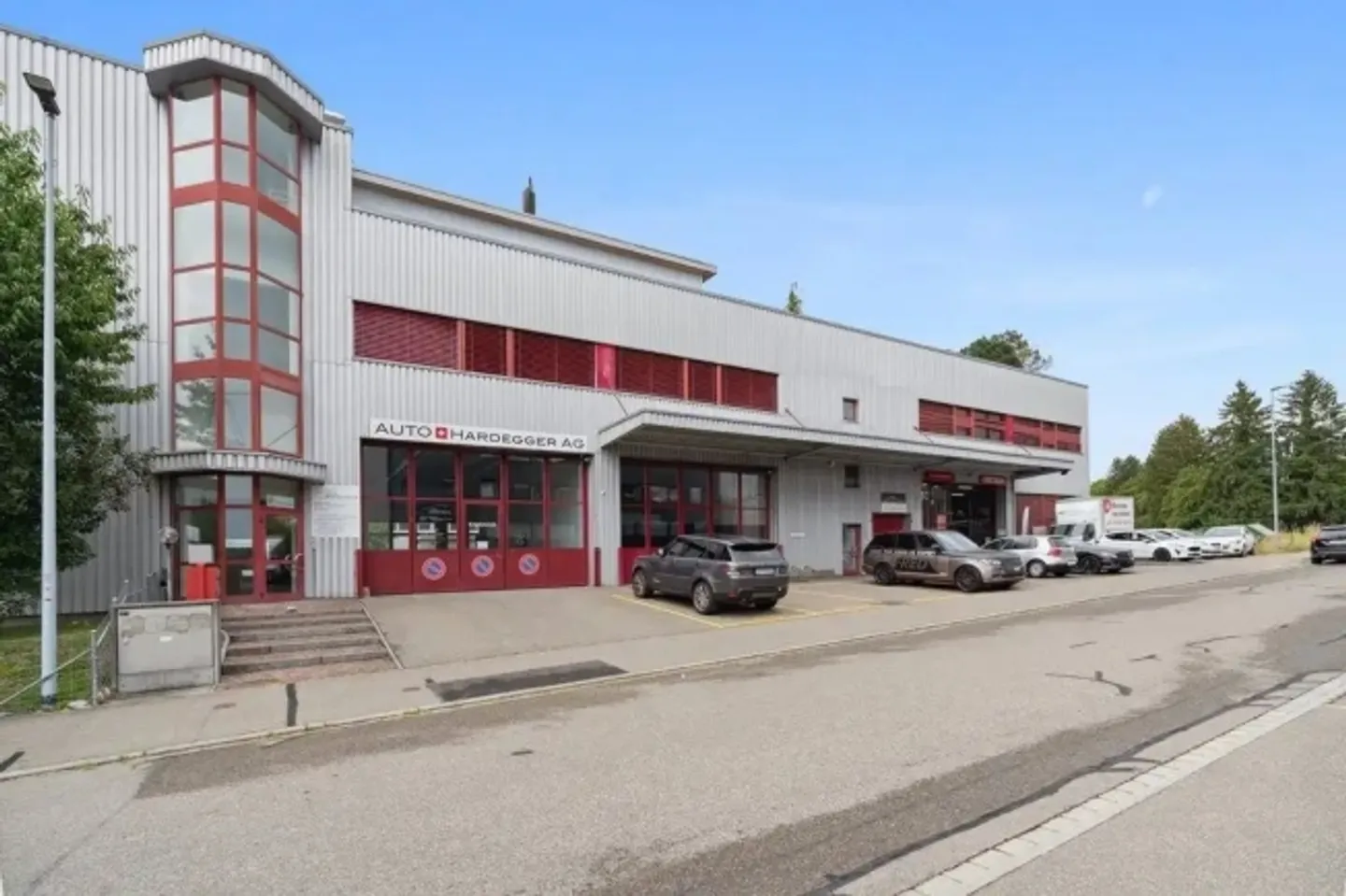 Versatile commercial space with good infrastructure - Photo 5 of 6