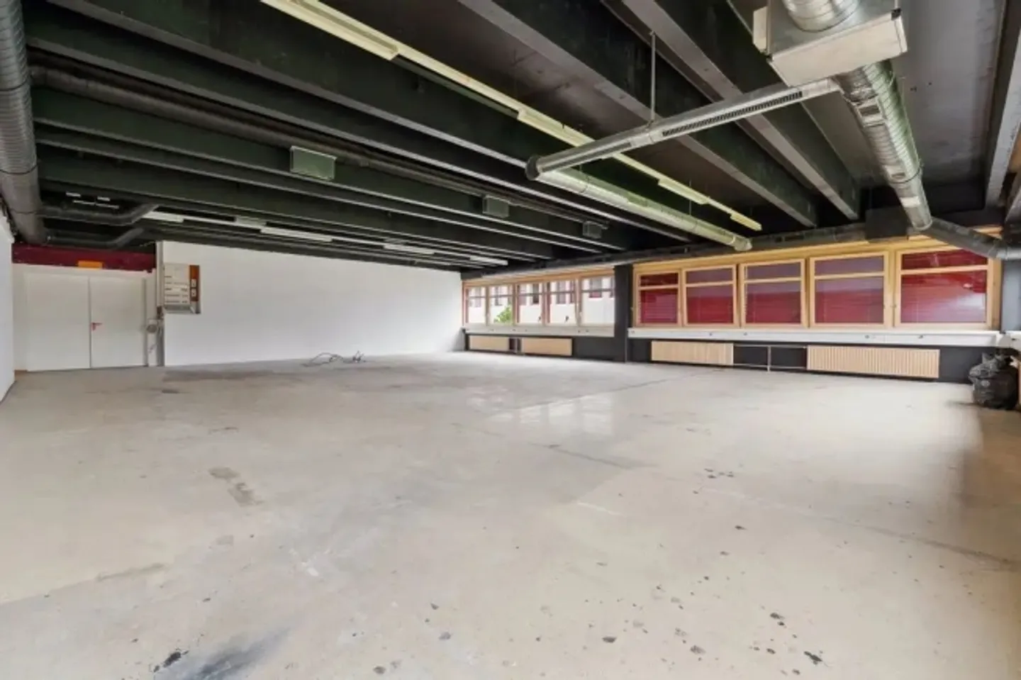 Versatile commercial space with good infrastructure - Photo 6 of 6