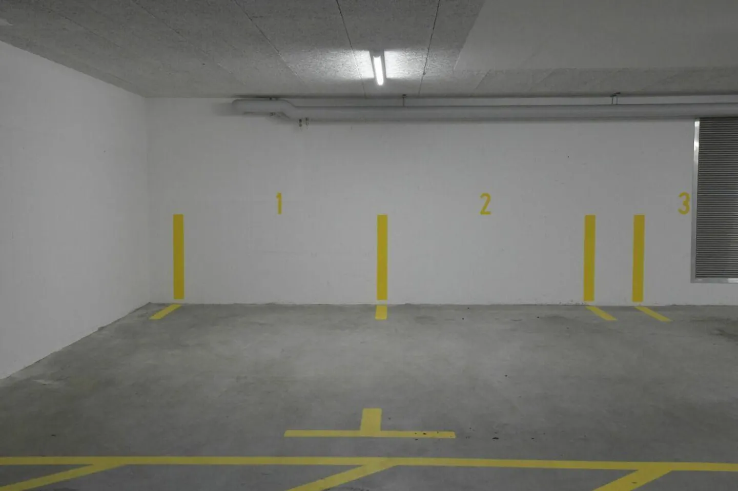 Espace de garage - Photo 2 sur 5