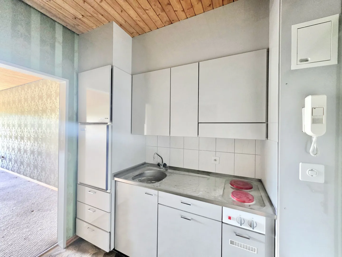 Large 1.5-room apartment with magnificent distant view - Photo 8 of 10
