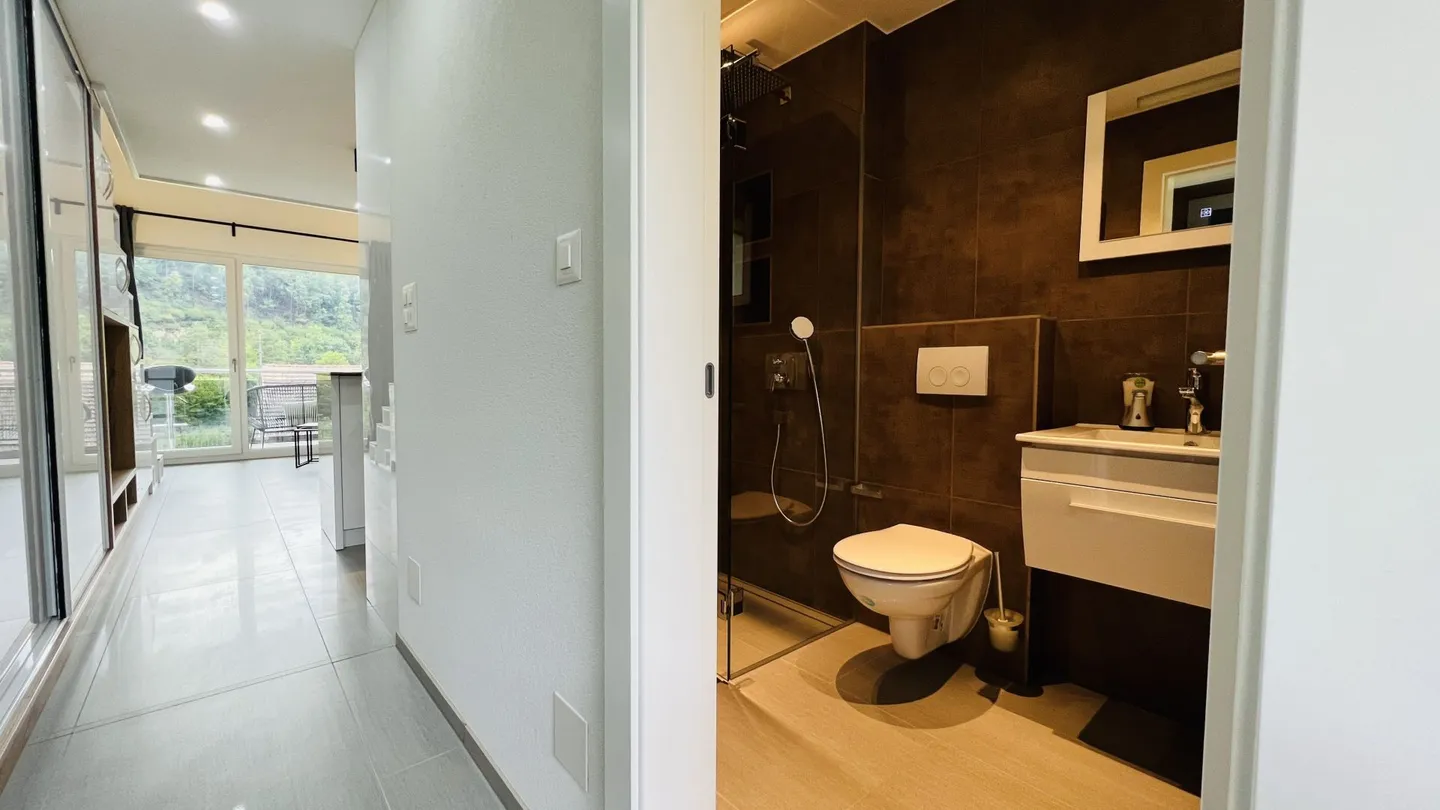 Nuovo studio di alta qualità completamente arredato con aria condizionata, posto auto, balcone - Foto 3 di 10