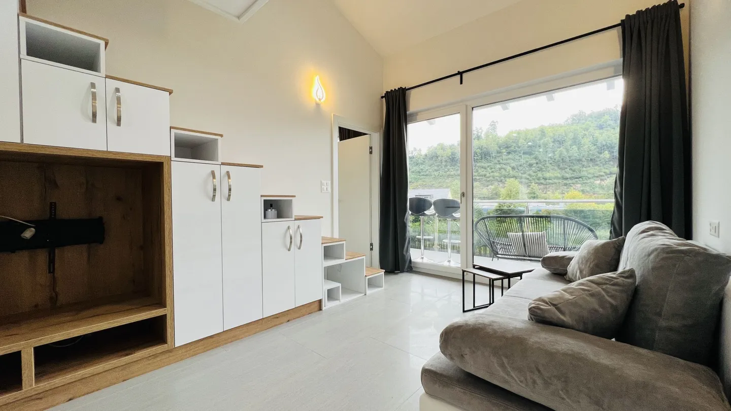 Nuovo studio di alta qualità completamente arredato con aria condizionata, posto auto, balcone - Foto 6 di 10