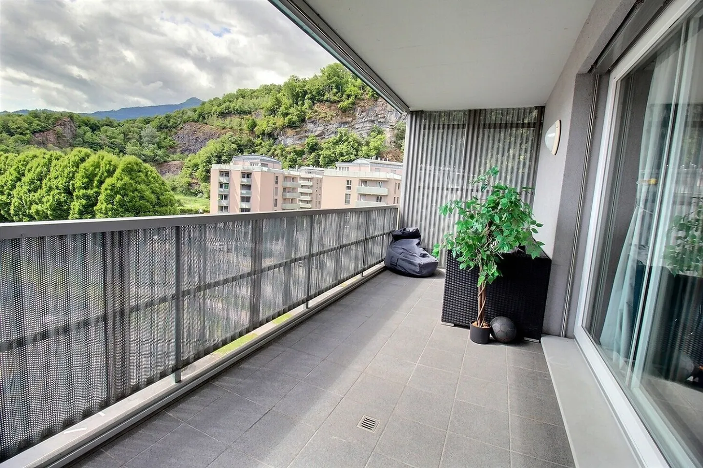 4001-MV.COLLOMBEY. Superbo appartamento moderno con 4 stanze e terrazza - Foto 10 di 11