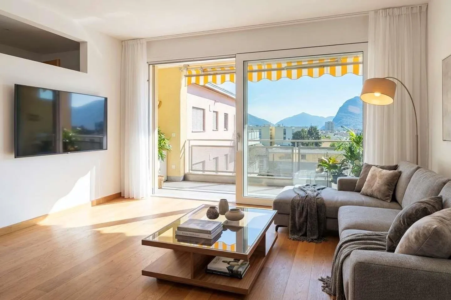 Spacieux et lumineux 3.5 pièces avec terrasse et vue dégagée - Photo 1 sur 13