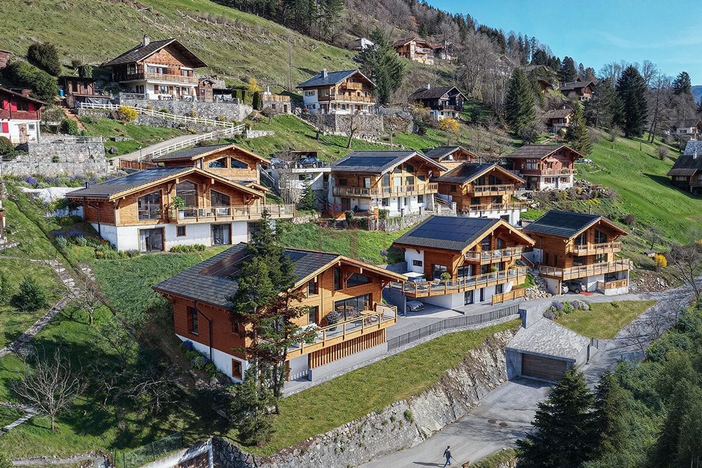 Crésuz - Chalets magnifiques avec 4,5 à 5,5 pièces - Photo 2 sur 12