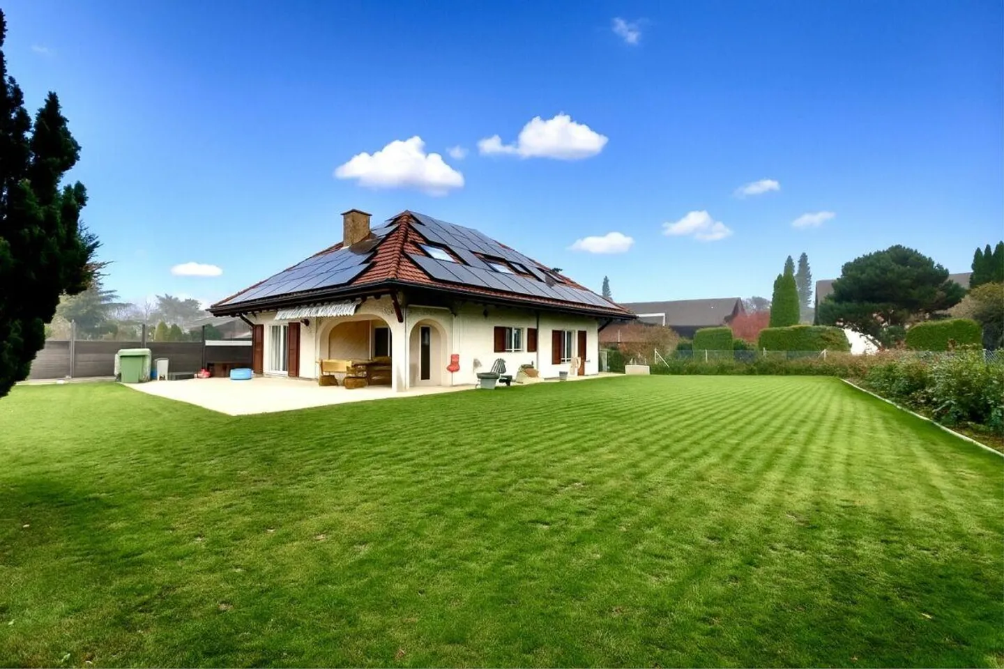 Bellissima casa unifamiliare di 8,5 stanze in una strada privata con giardino - Foto 2 di 23