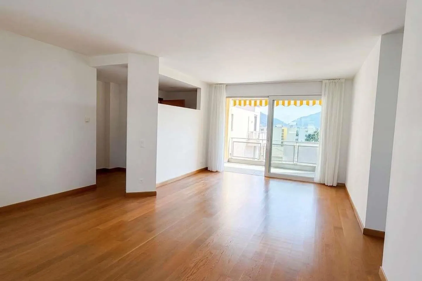 Spacieux et lumineux 3.5 pièces avec terrasse et vue dégagée - Photo 7 sur 13