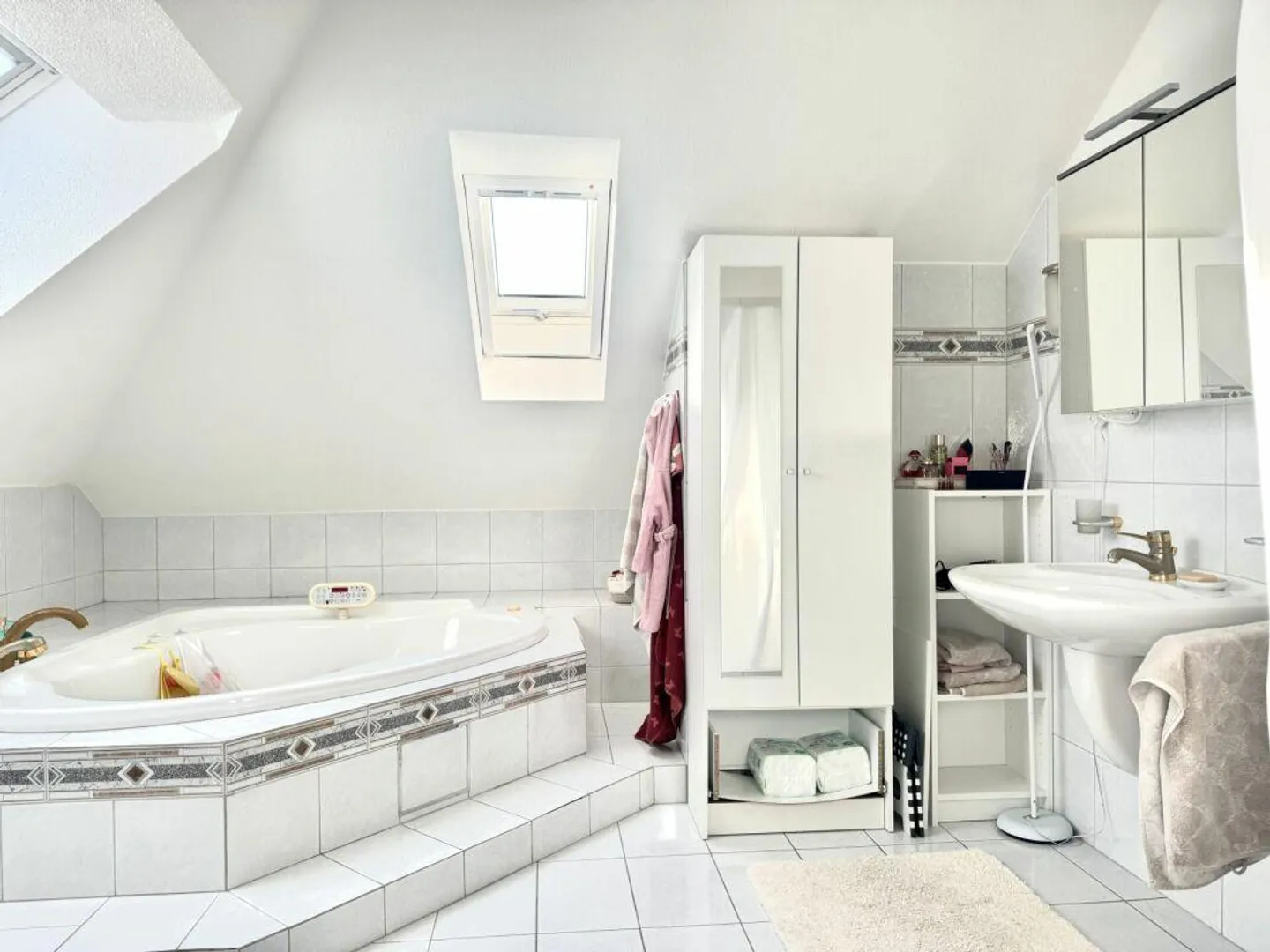 Bellissima casa unifamiliare di 8,5 stanze in una strada privata con giardino - Foto 16 di 23