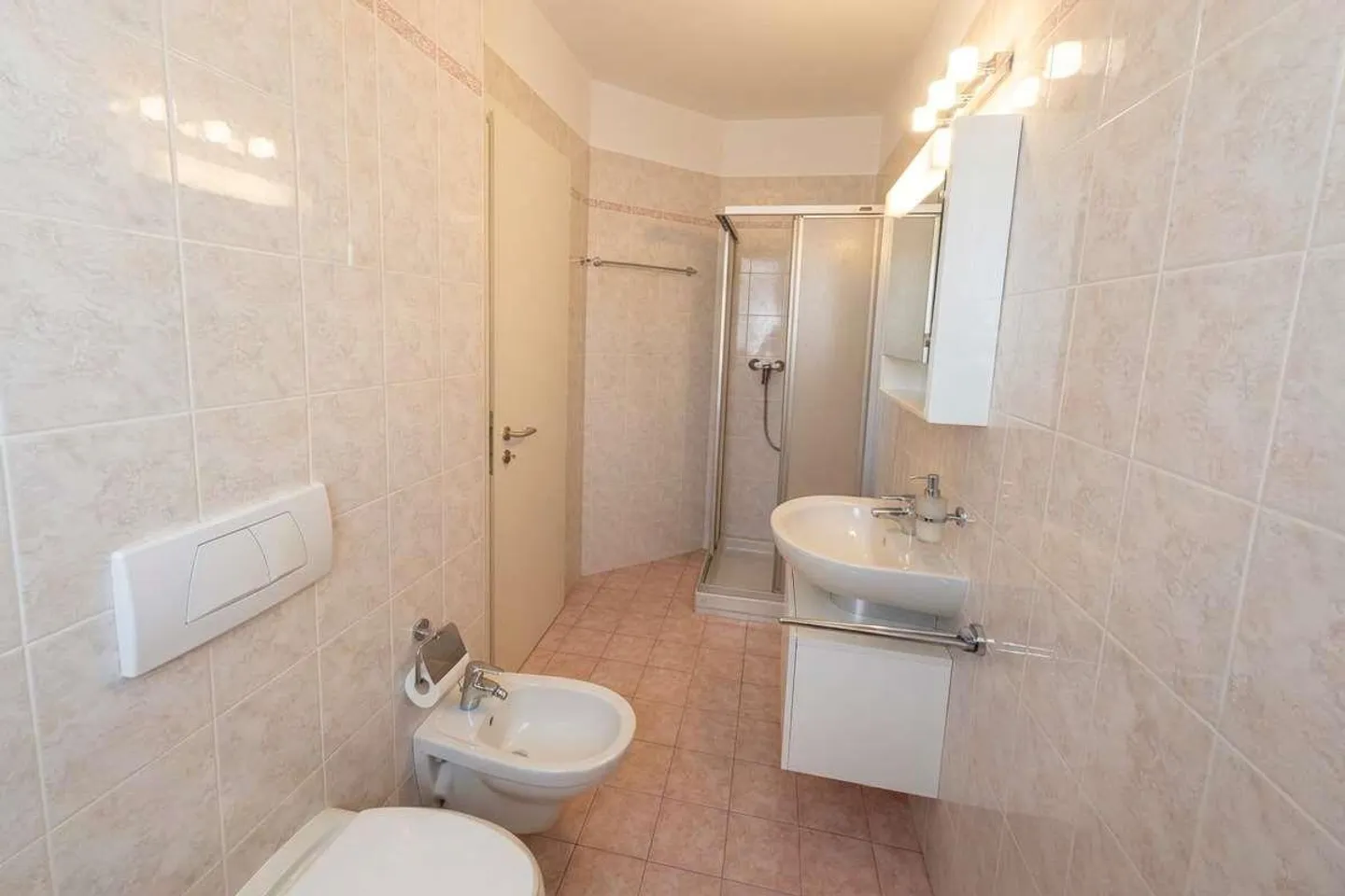 Spacieux et lumineux 3.5 pièces avec terrasse et vue dégagée - Photo 10 sur 13