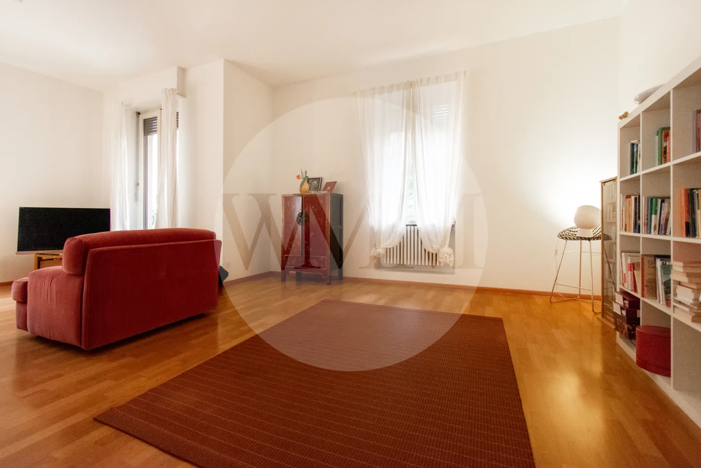 SPACIOUS 2.5 ROOMS IN CITY CENTER - Photo 3 of 14