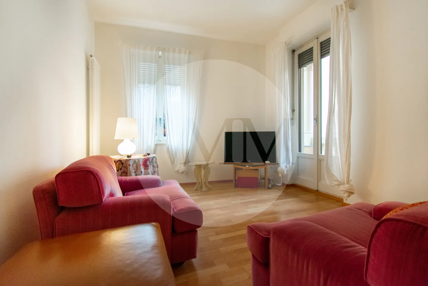 SPACIOUS 2.5 ROOMS IN CITY CENTER - Photo 4 of 14