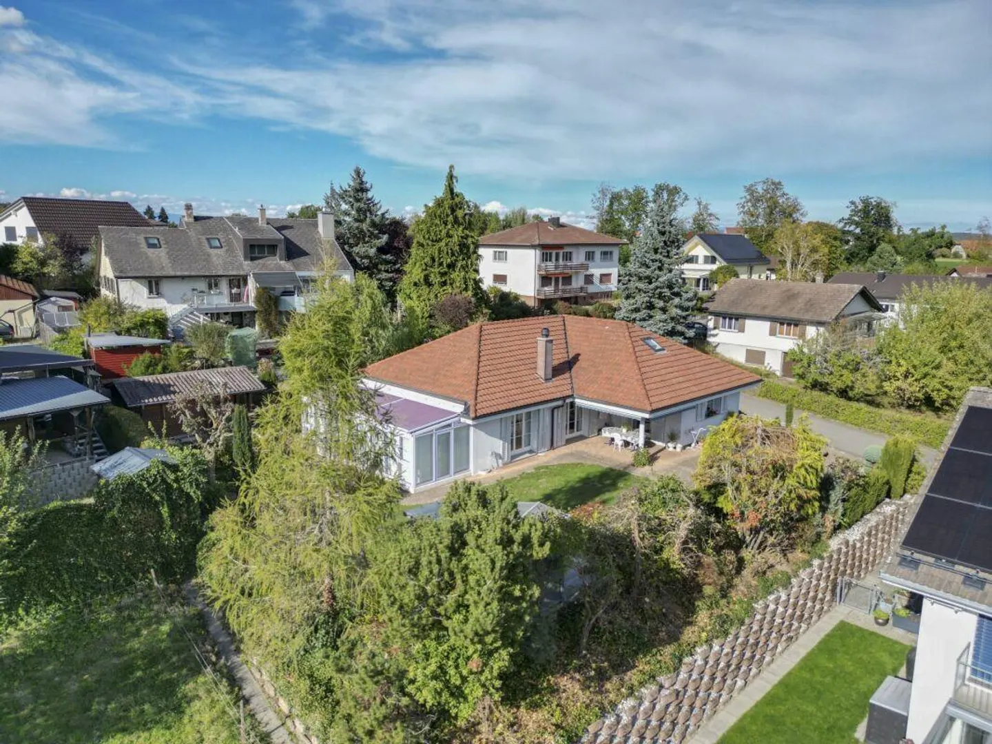 Detached single-family house in a quiet neighborhood - Photo 1 of 21