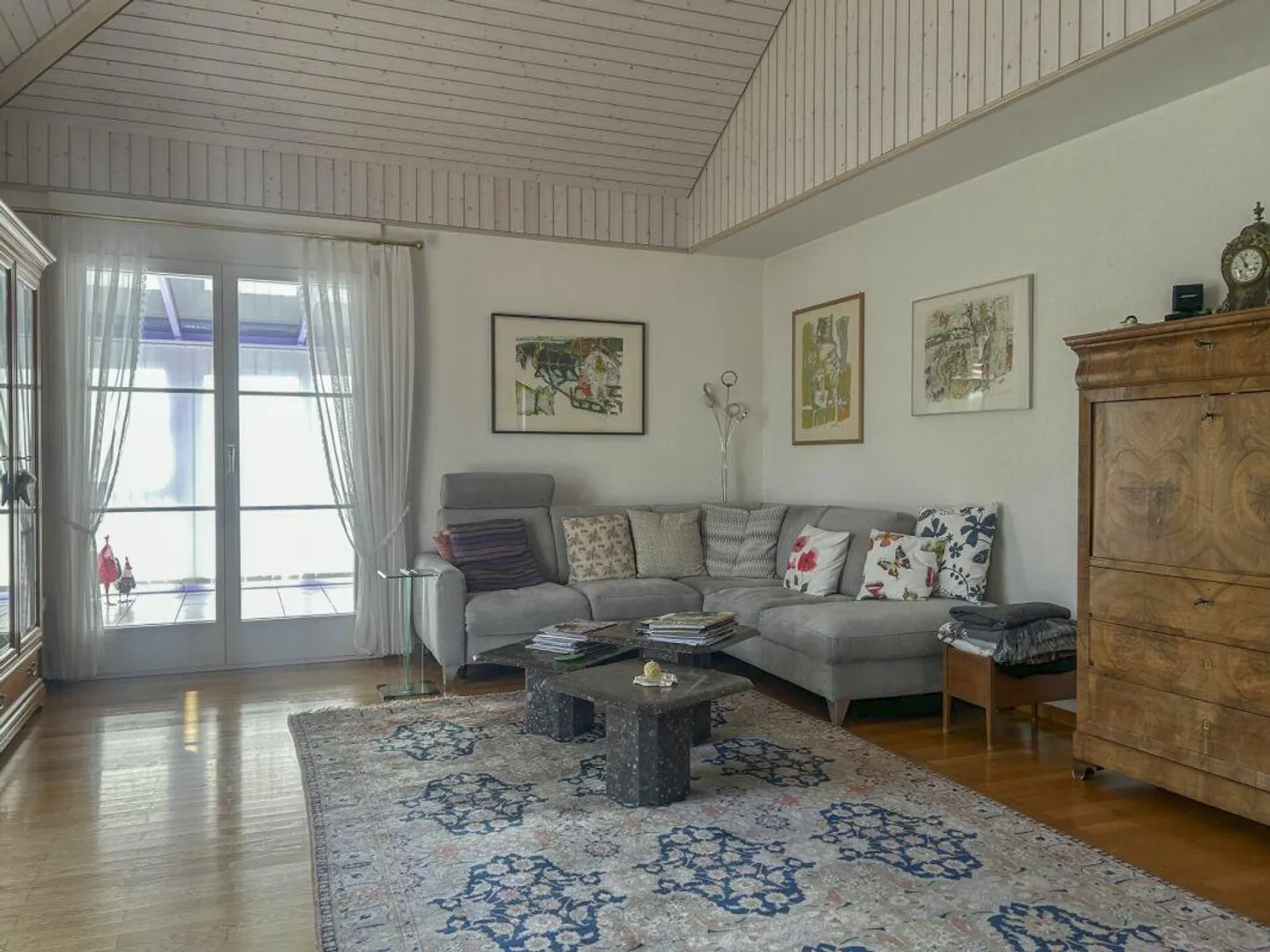 Detached single-family house in a quiet neighborhood - Photo 3 of 21