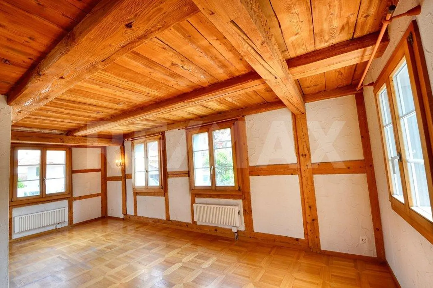 Affascinante casa unifamiliare con carattere storico e comfort abitativo moderno - Foto 5 di 13