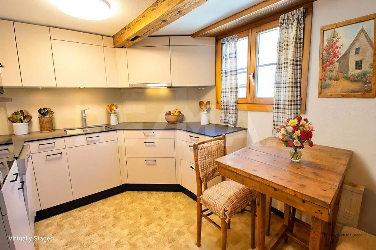 Affascinante casa unifamiliare con carattere storico e comfort abitativo moderno - Foto 6 di 13