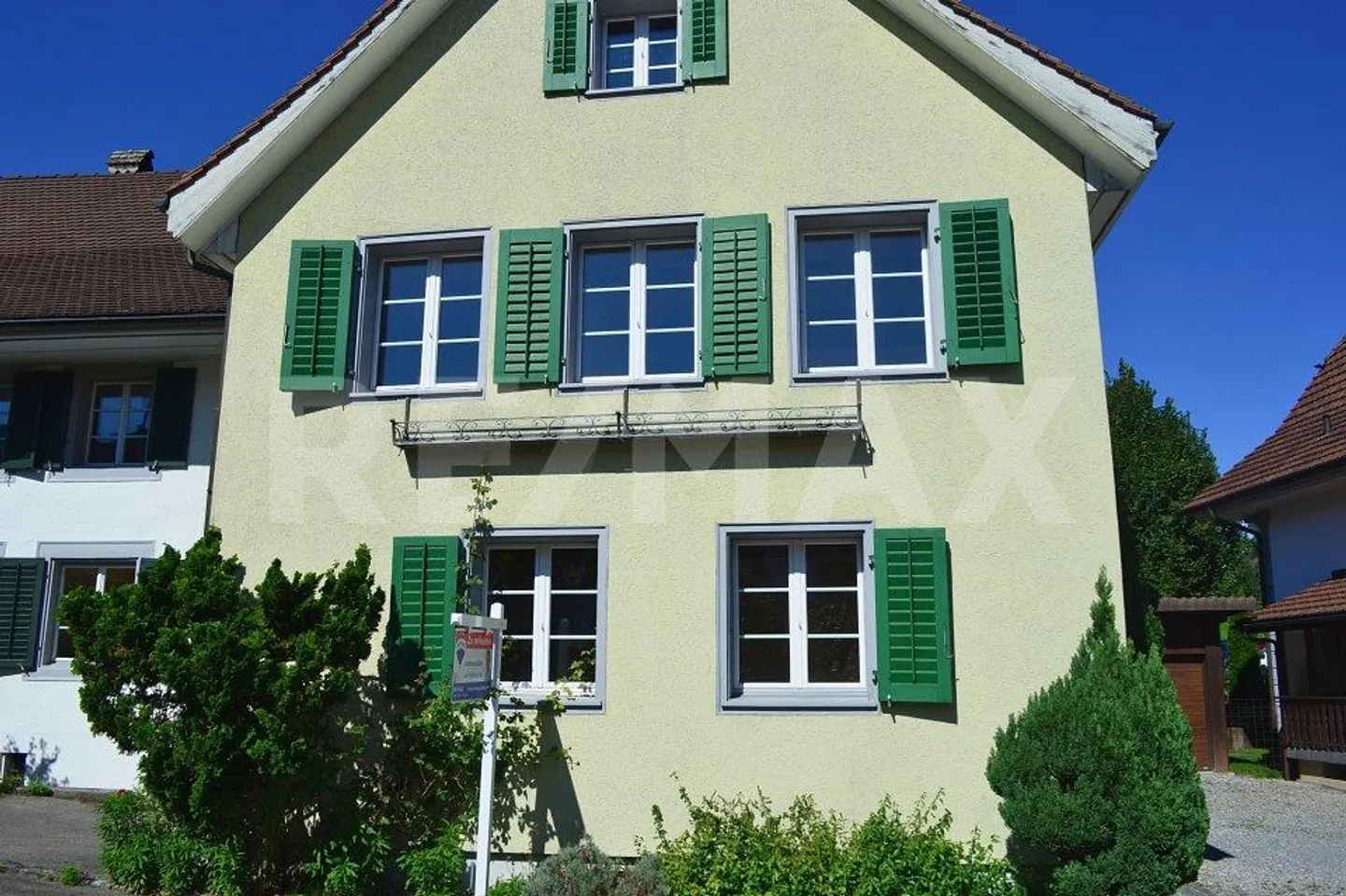 Affascinante casa unifamiliare con carattere storico e comfort abitativo moderno - Foto 3 di 13
