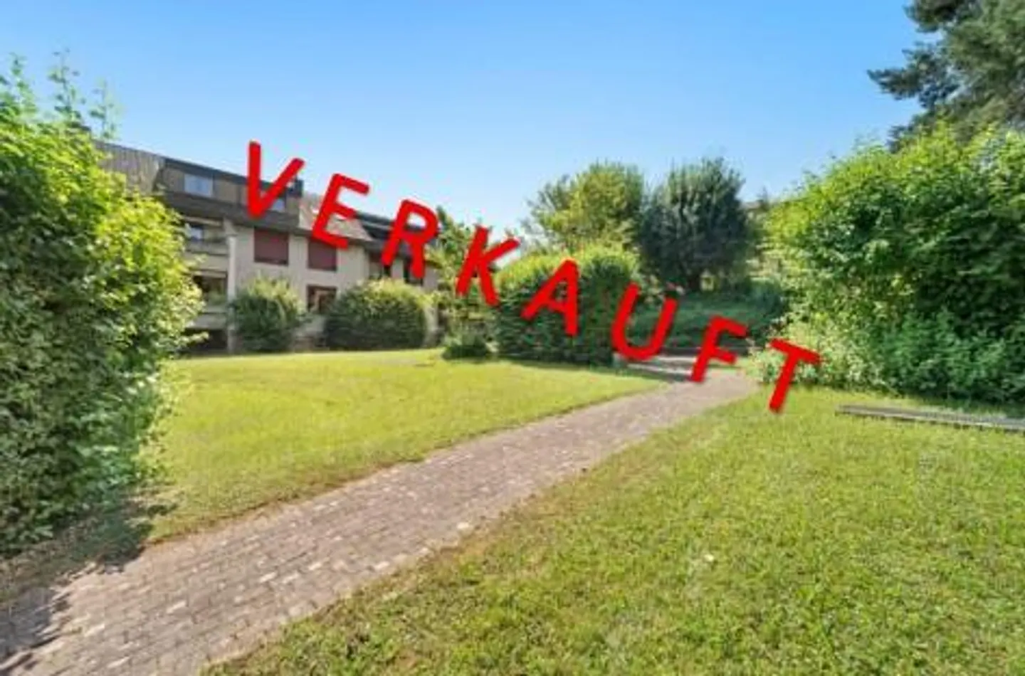 Geräumiges Chalet in Binningen - Foto 1 von 1