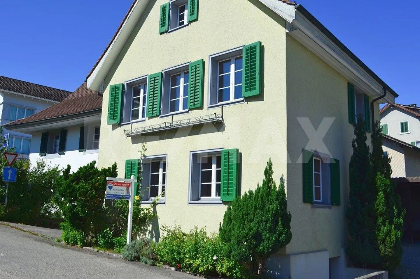 Affascinante casa unifamiliare con carattere storico e comfort abitativo moderno - Foto 4 di 13