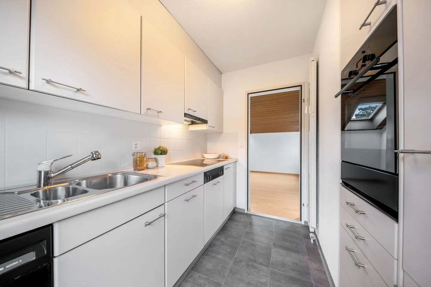 Charmante Dachwohnung mit Cheminée - Foto 8 von 11