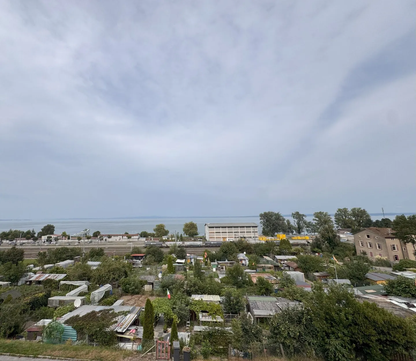 renovierte 4.5-Zimmer Maisonettewohnung mit Seesicht in Bahnhofsnähe - Foto 2 von 14
