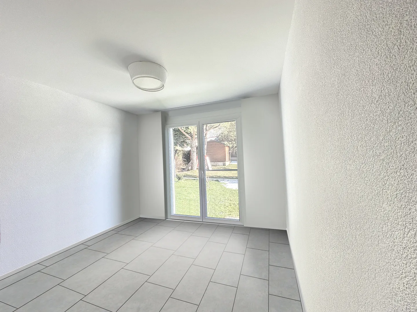 Apartment near the lake, quiet, like new - Photo 4 of 9