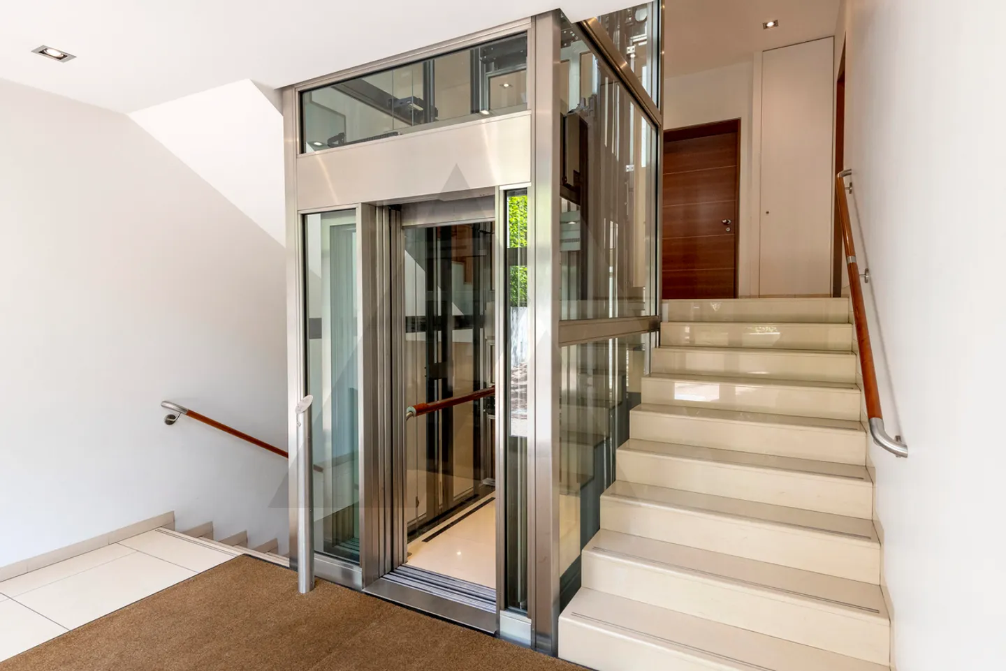 ELEGANTE APPARTAMENTO CON PISCINA CONDOMINIALE  - Foto 3 di 13
