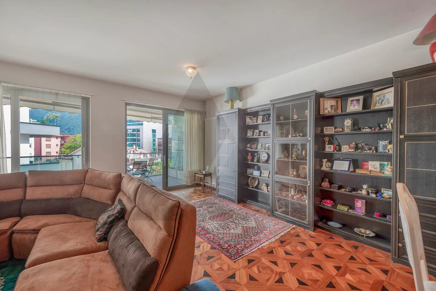 ELEGANTE APPARTAMENTO CON PISCINA CONDOMINIALE  - Foto 4 di 13