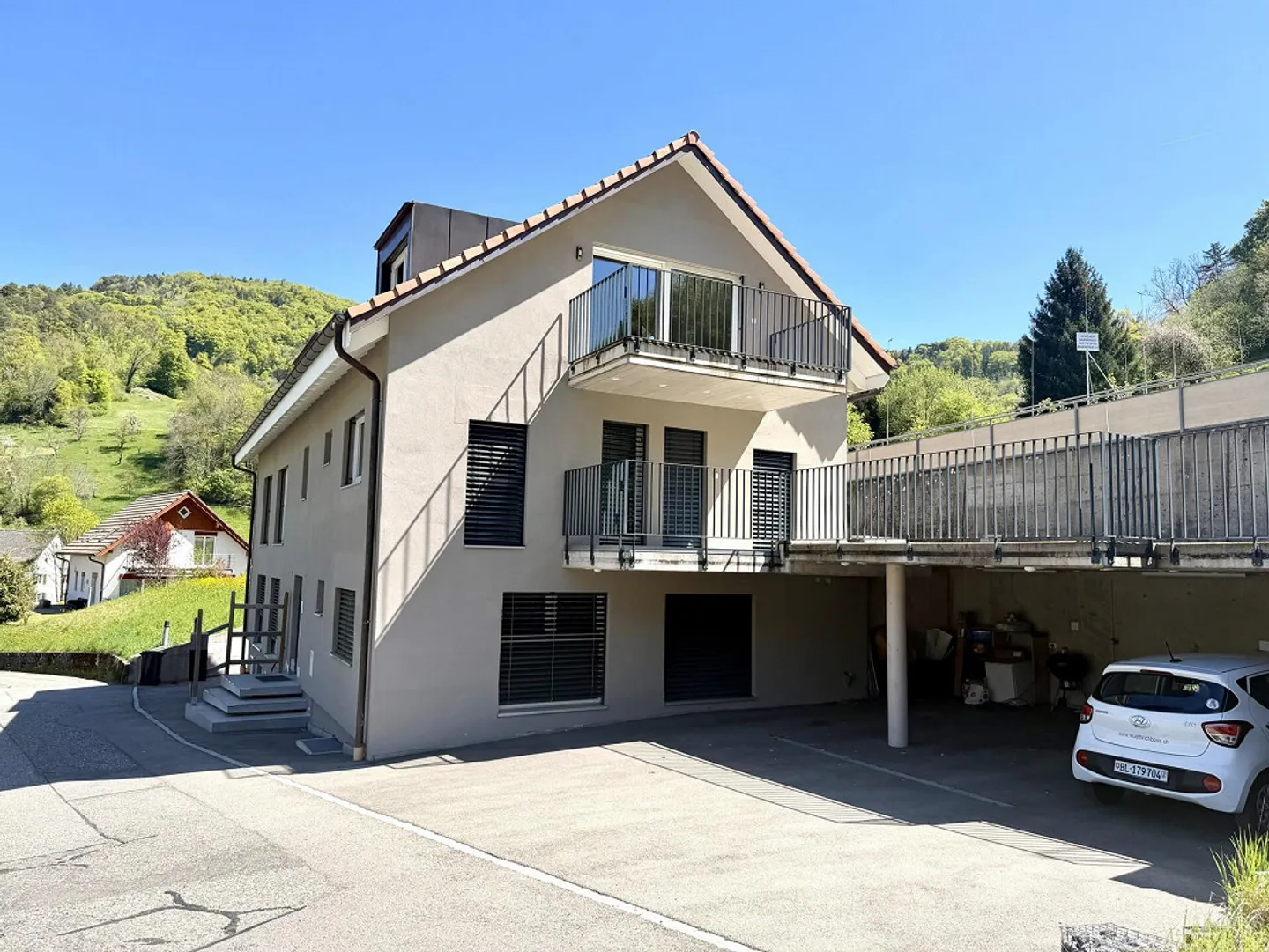 Spacious and Modern with a View of the Green - Photo 5 of 7