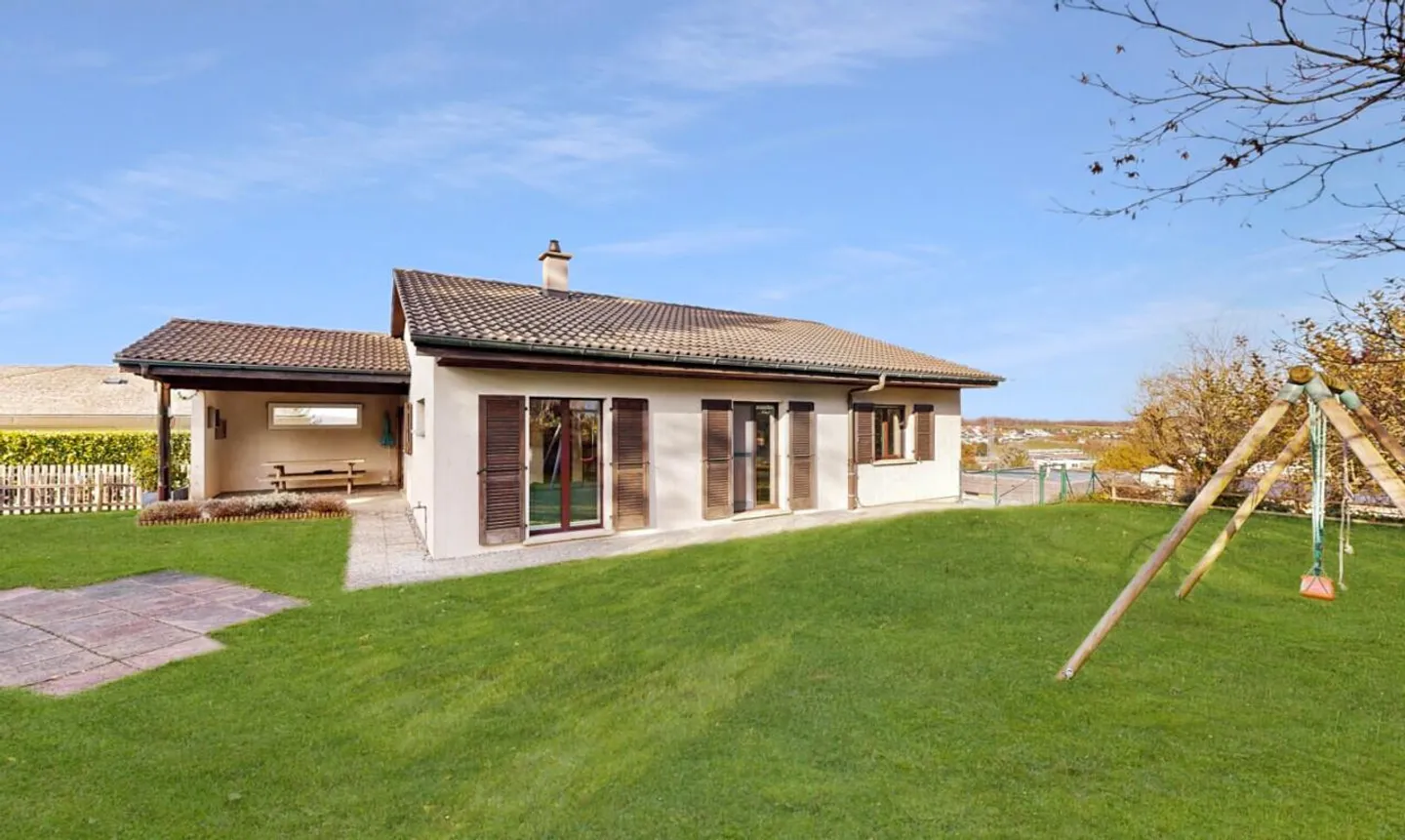 Single house for sale - Photo 1 of 11