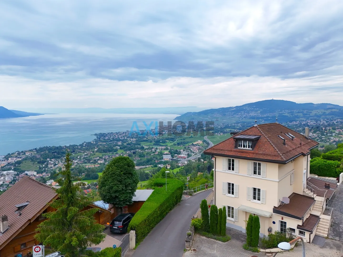 IN ESCLUSIVA! Villa padronale con vista panoramica su Montreux - Foto 1 di 27