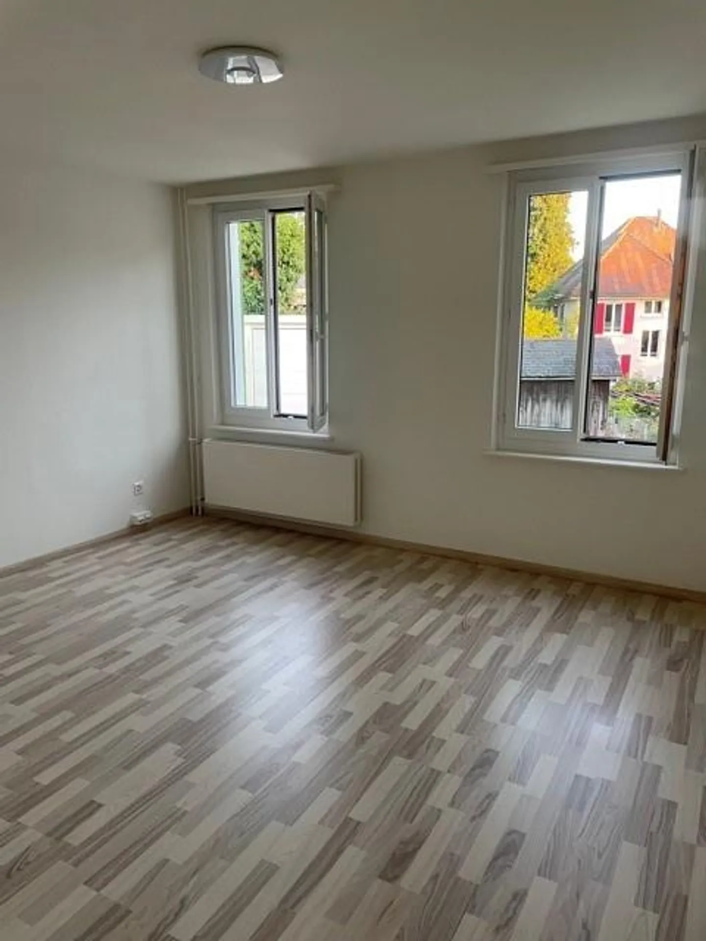 Appartamento soleggiato con 3 camere in posizione centrale a Bassersdorf - Foto 2 di 5