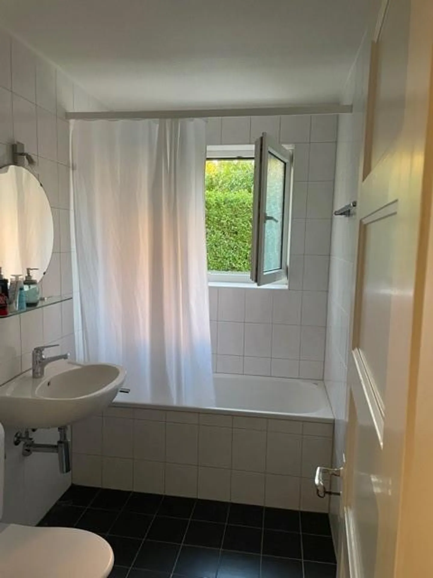 Appartamento soleggiato con 3 camere in posizione centrale a Bassersdorf - Foto 3 di 5