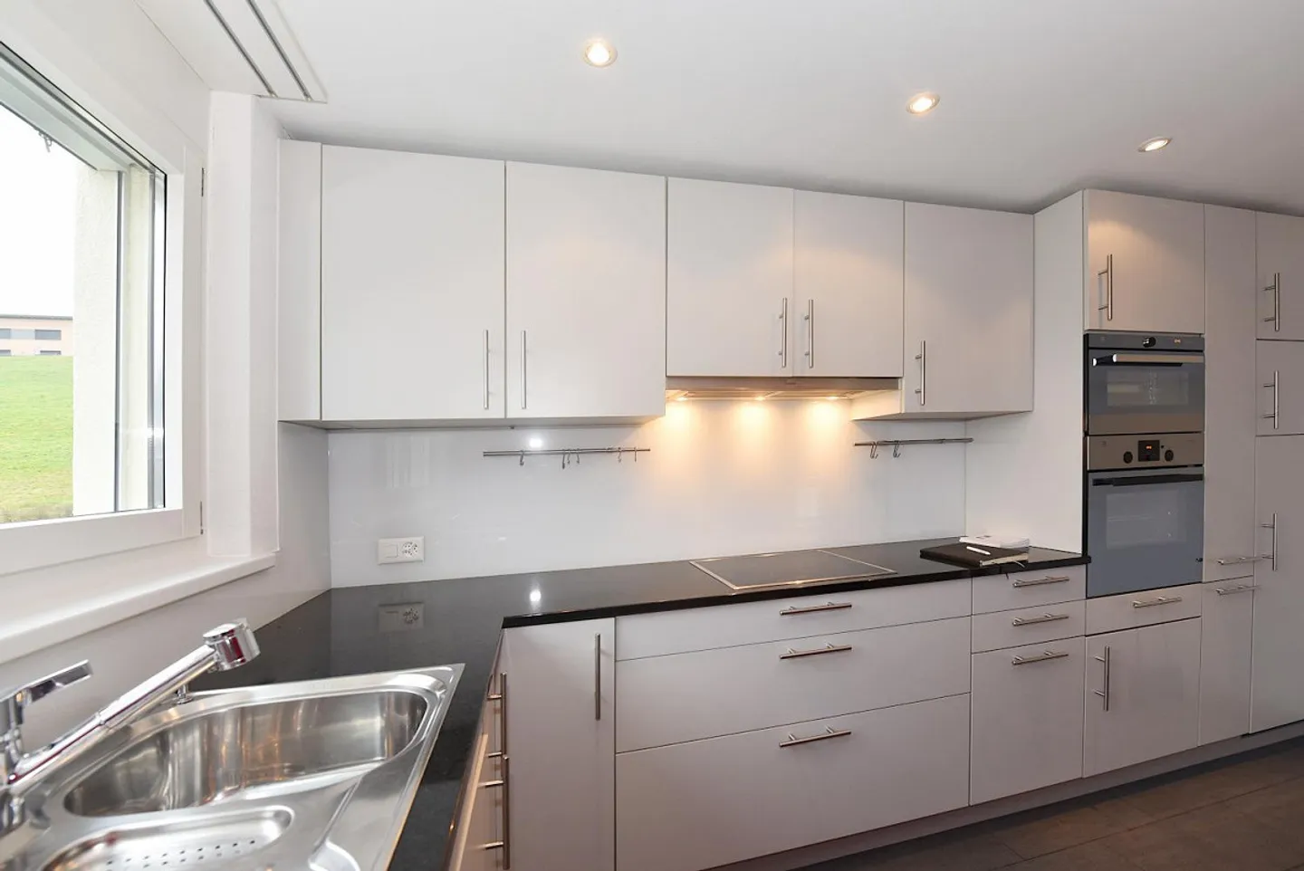 Sunny apartment with views and tranquility - Photo 4 of 11