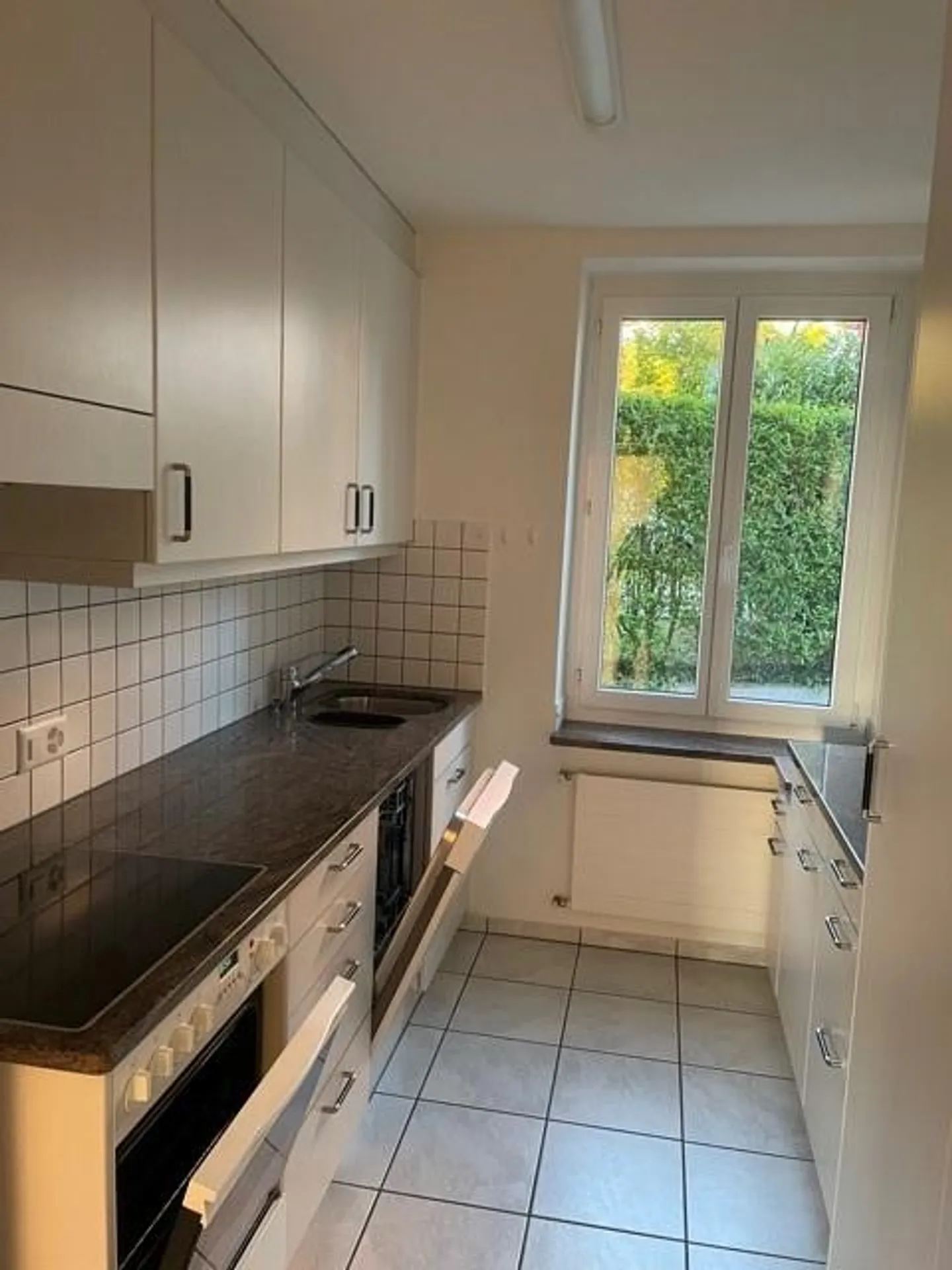 Appartamento soleggiato con 3 camere in posizione centrale a Bassersdorf - Foto 4 di 5