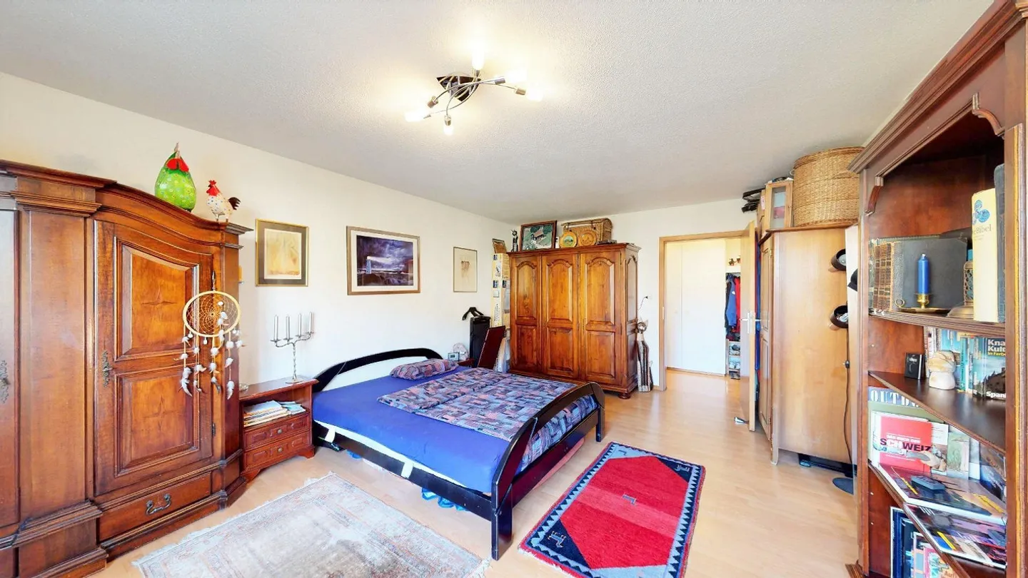Comfortable large 3.5-room apartment in the green - Photo 10 of 13