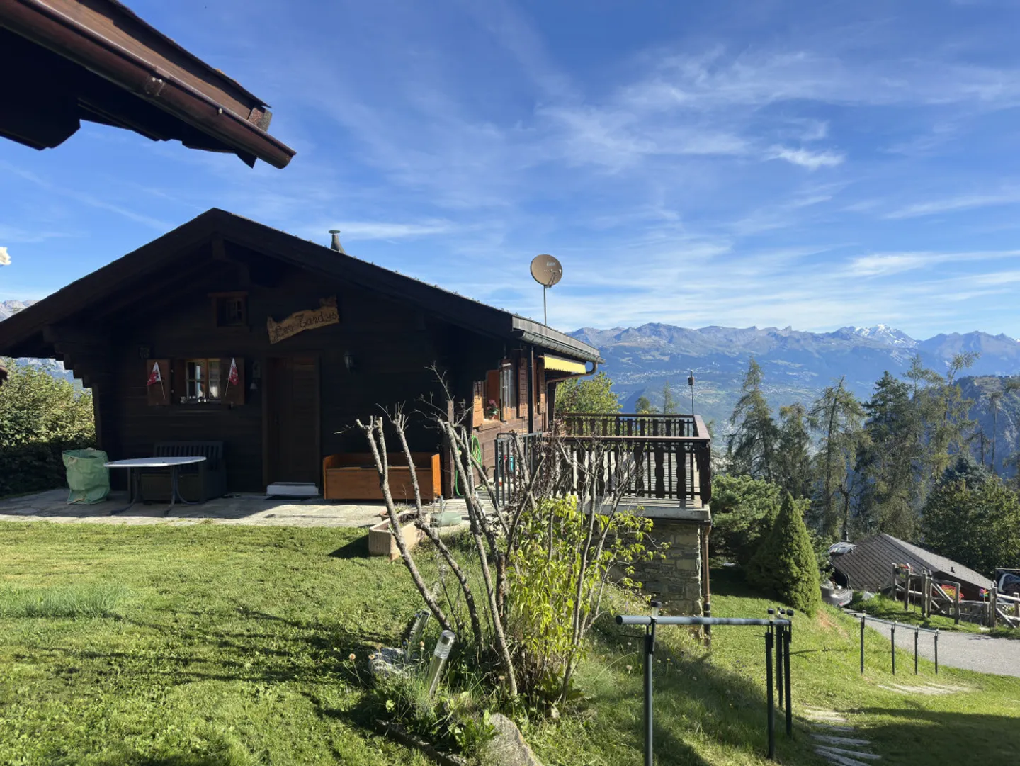 MAYENS DE SION - Individual chalet on a 1422 m2 plot near Thyon - Photo 2 of 8