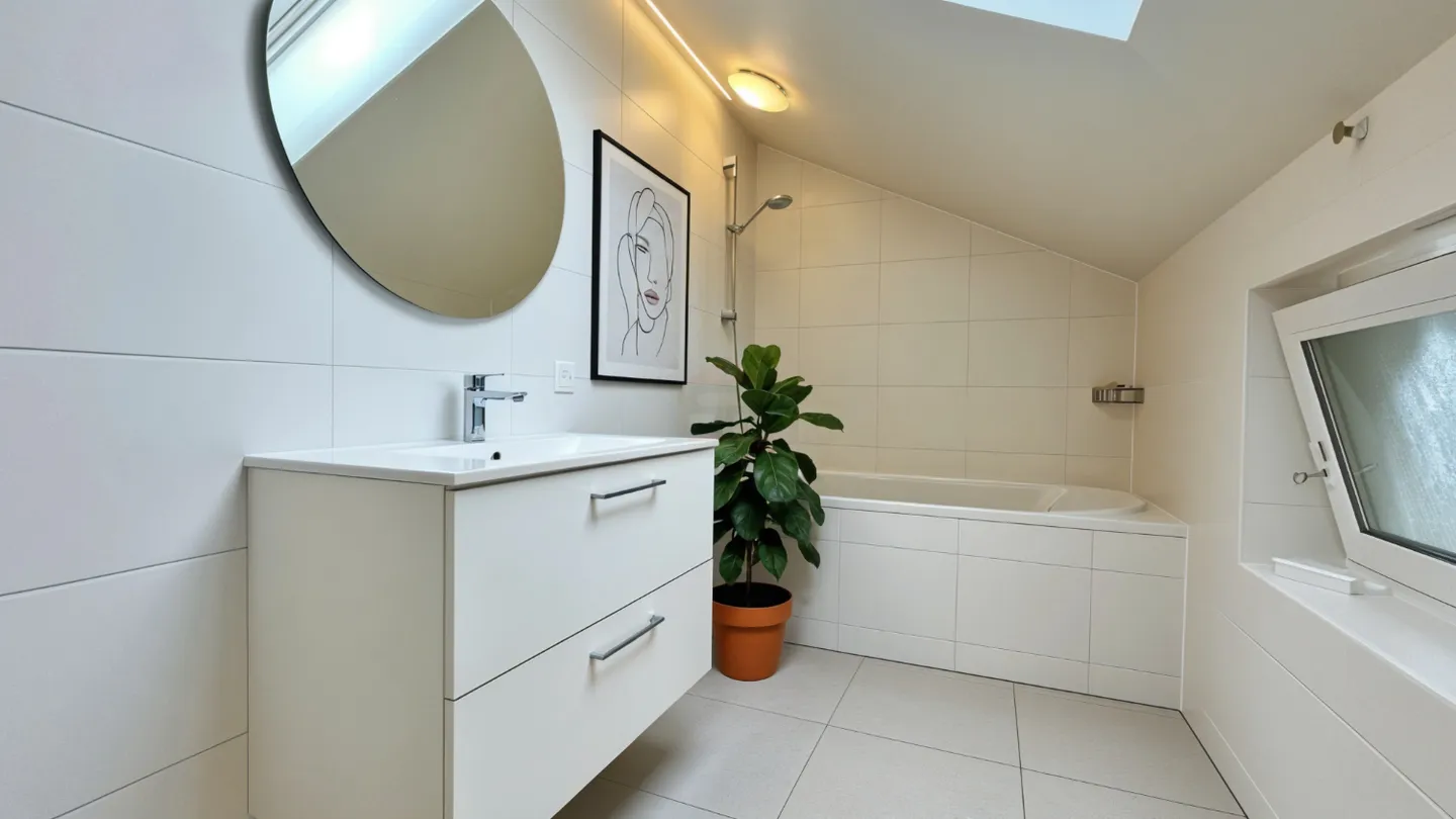 Charmante Maison Semi-Détachée avec 5 Chambres et un Beau Jardin Privé - Photo 6 sur 9