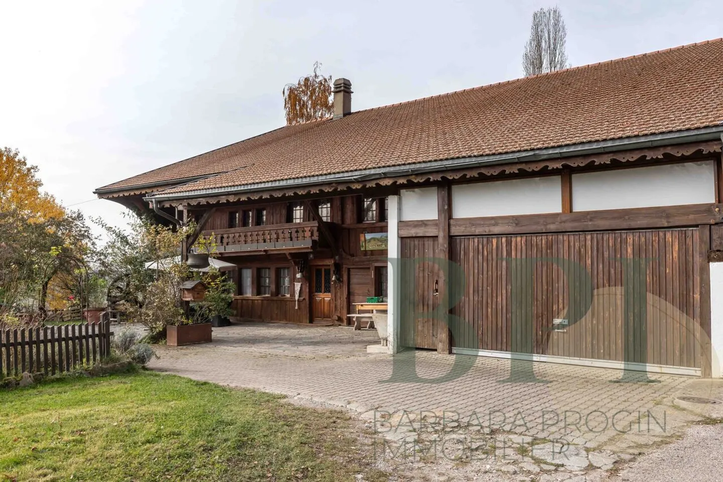 Old exceptional farmhouse in Romanens in La Gruyère - Photo 2 of 13