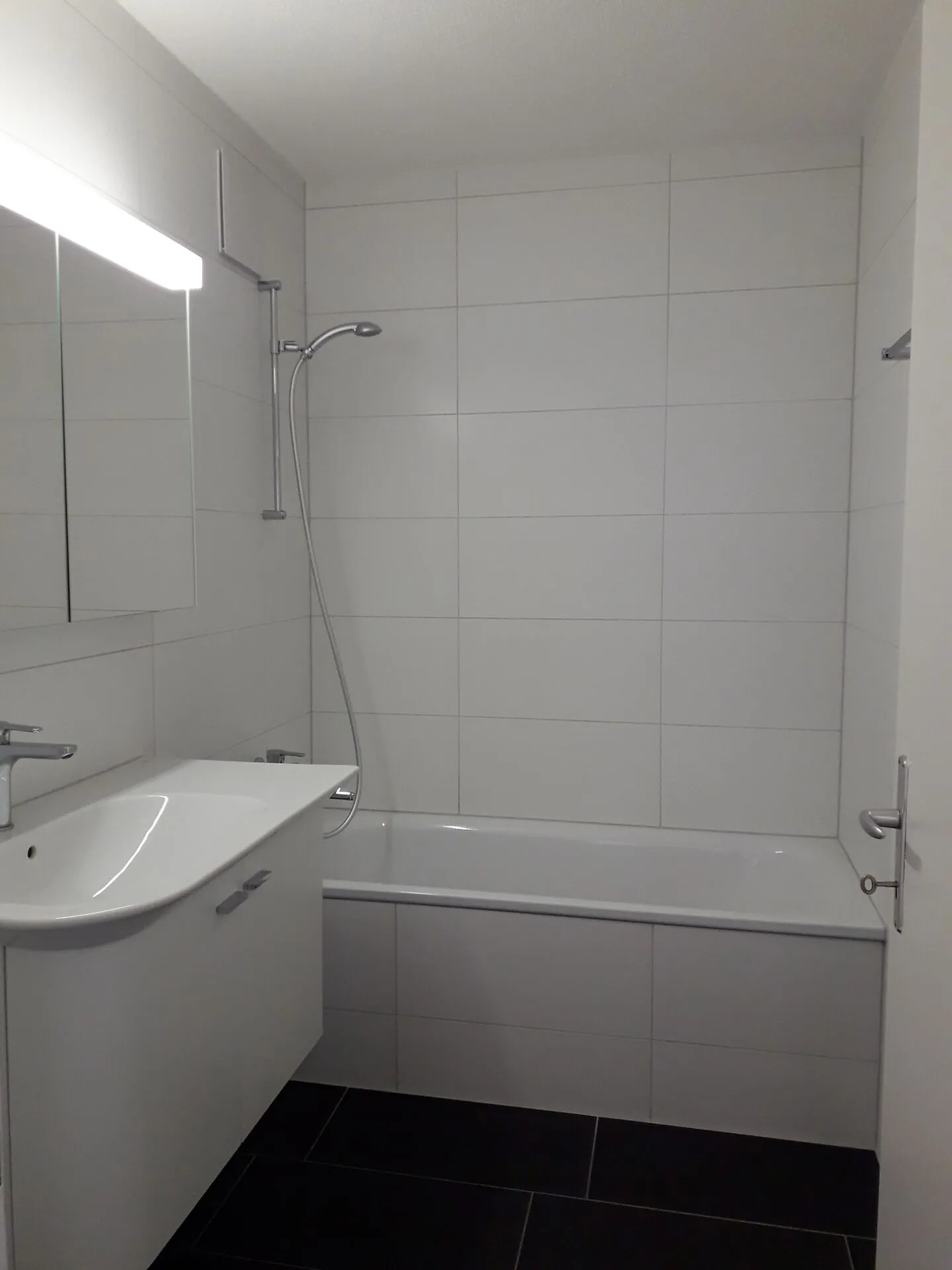 Charming spacious 3.0 room apartment on the 2nd floor - Photo 9 of 11