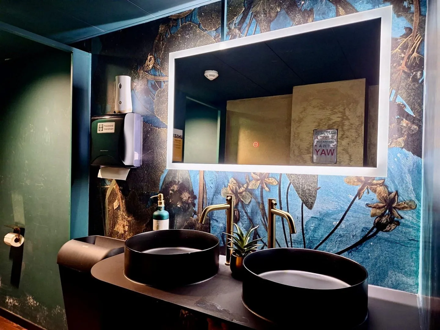 Established Bar Downstairs Olten in Central 1A Location - Photo 4 of 7