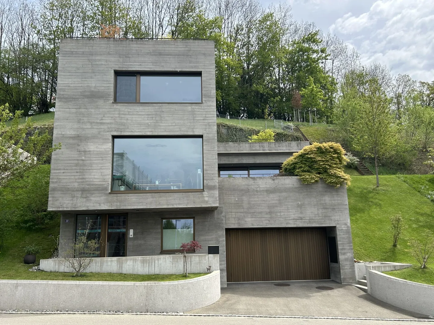 Designer house in exclusive hillside location with panoramic view - Photo 2 of 10