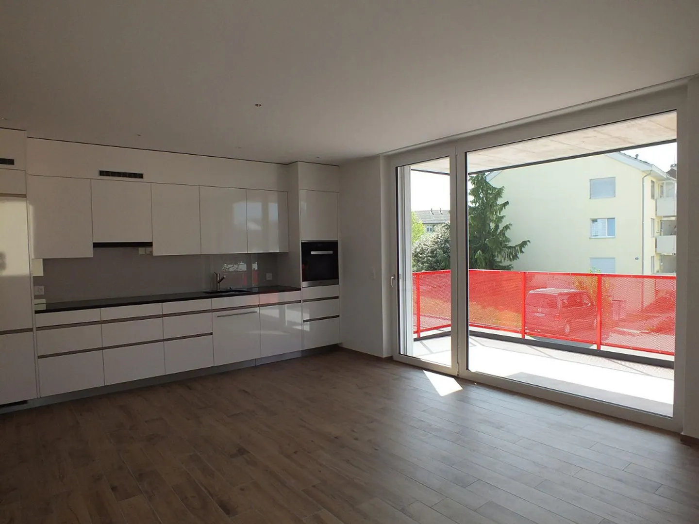 Sunny 3.5-room apartment in the heart of Seuzach - Photo 2 of 7
