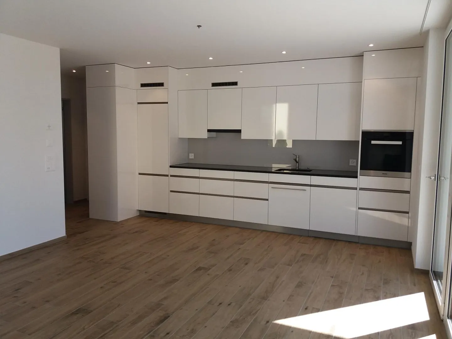 Sunny 3.5-room apartment in the heart of Seuzach - Photo 3 of 7