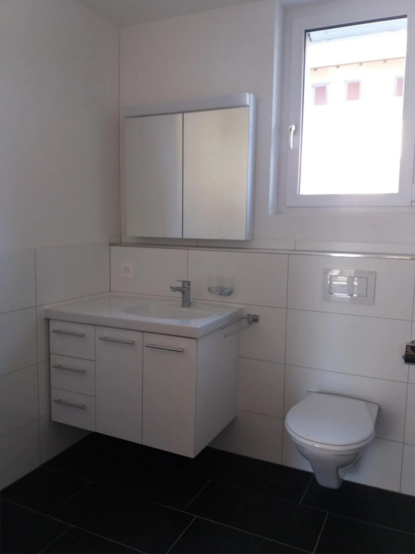 Sunny 3.5-room apartment in the heart of Seuzach - Photo 4 of 7