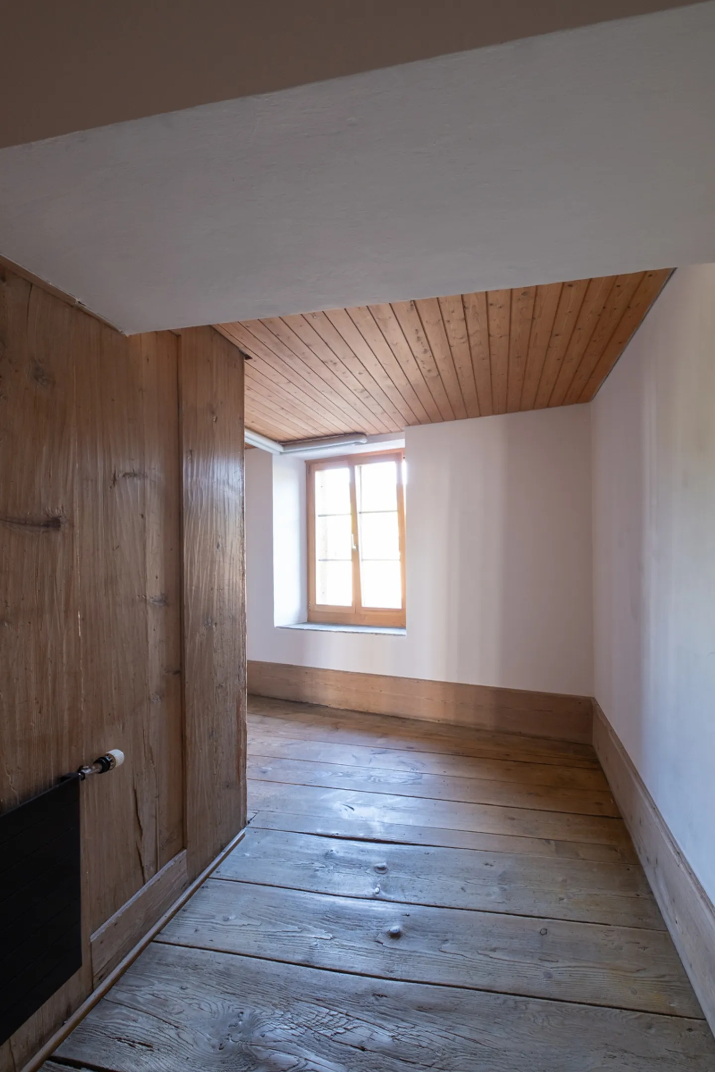 Renovated 7-Room Farmhouse - Photo 5 of 24