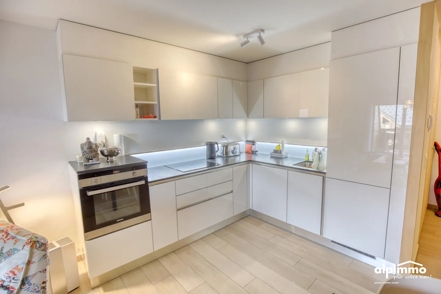 Appartement 3.5p de luxe en très bon état à vendre à Haute-Nenda - Photo 3 sur 12