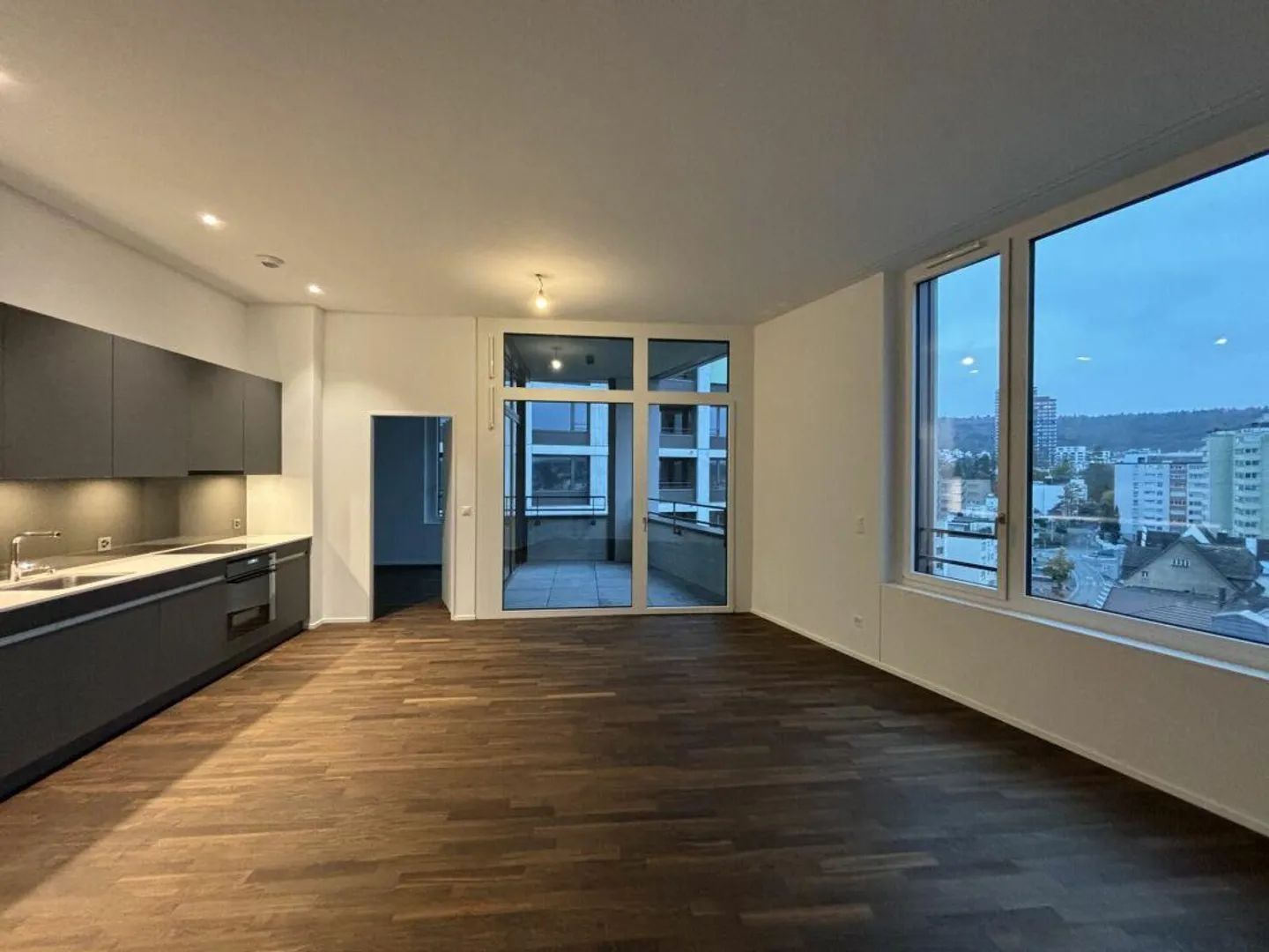 Schöne 2.5-Zimmerwohnung mit Panoramablick - Foto 2 von 8