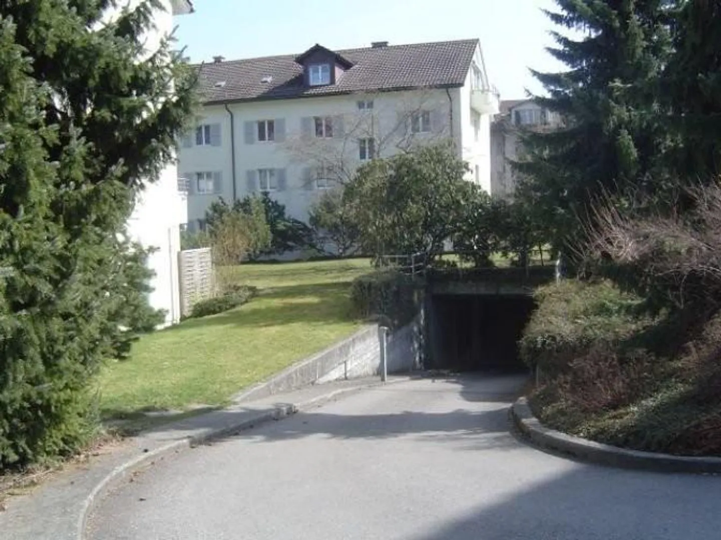 Parking space for electric cars and combustion cars near Steinhölzli - Photo 1 of 4