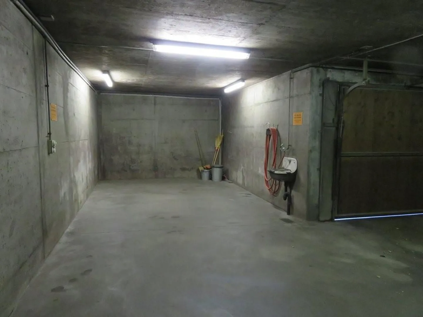 Parking space for electric cars and combustion cars near Steinhölzli - Photo 3 of 4