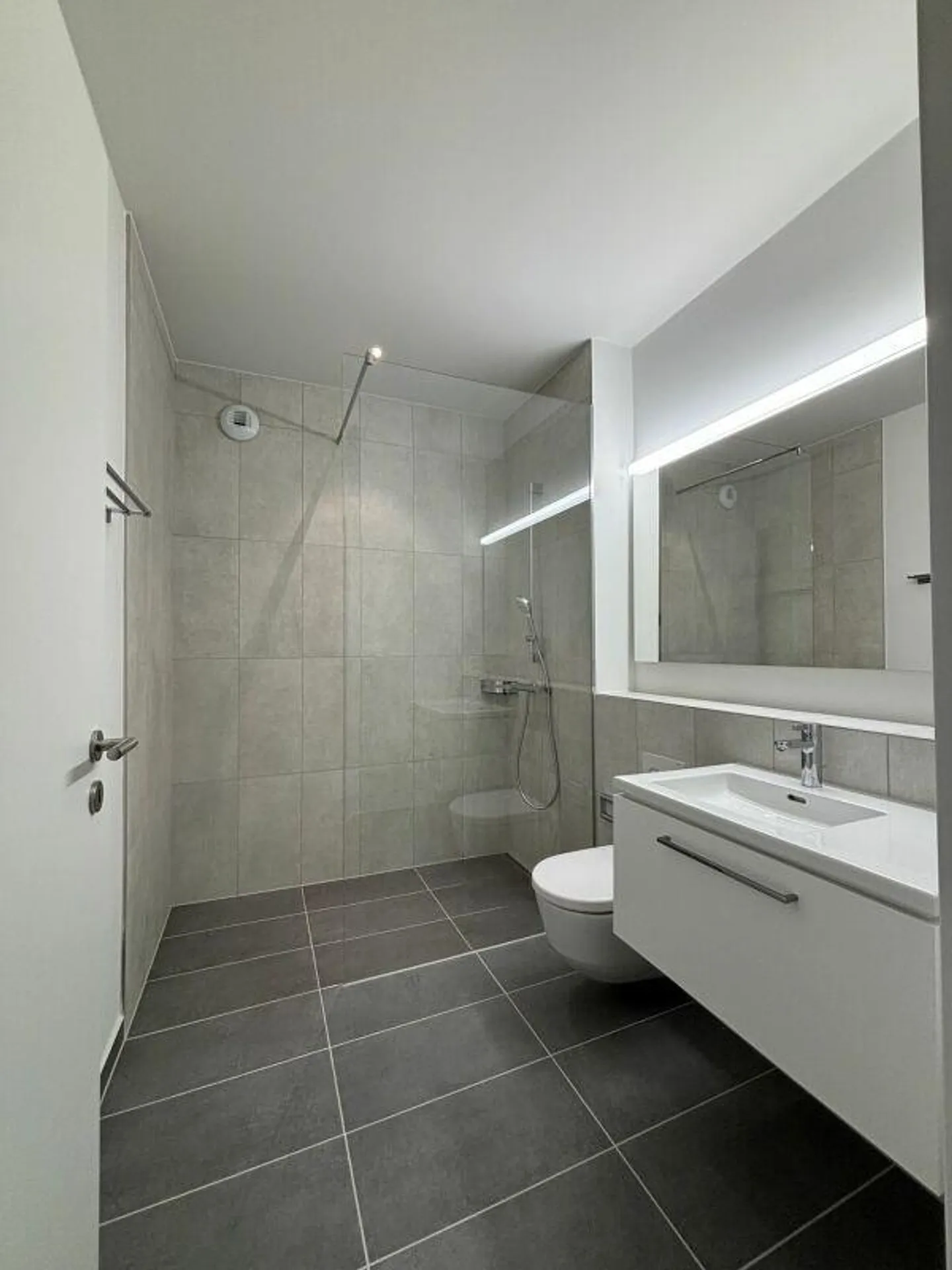 Schöne 2.5-Zimmerwohnung mit Panoramablick - Foto 3 von 8